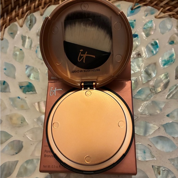 IT Cosmetics Tan Bronzer Contour - Picture 4 of 7